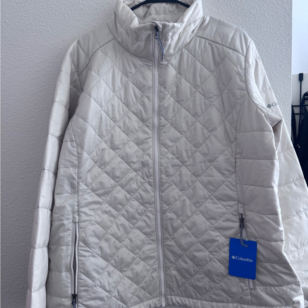 Columbia Women's Puffer Jacket - Off-White